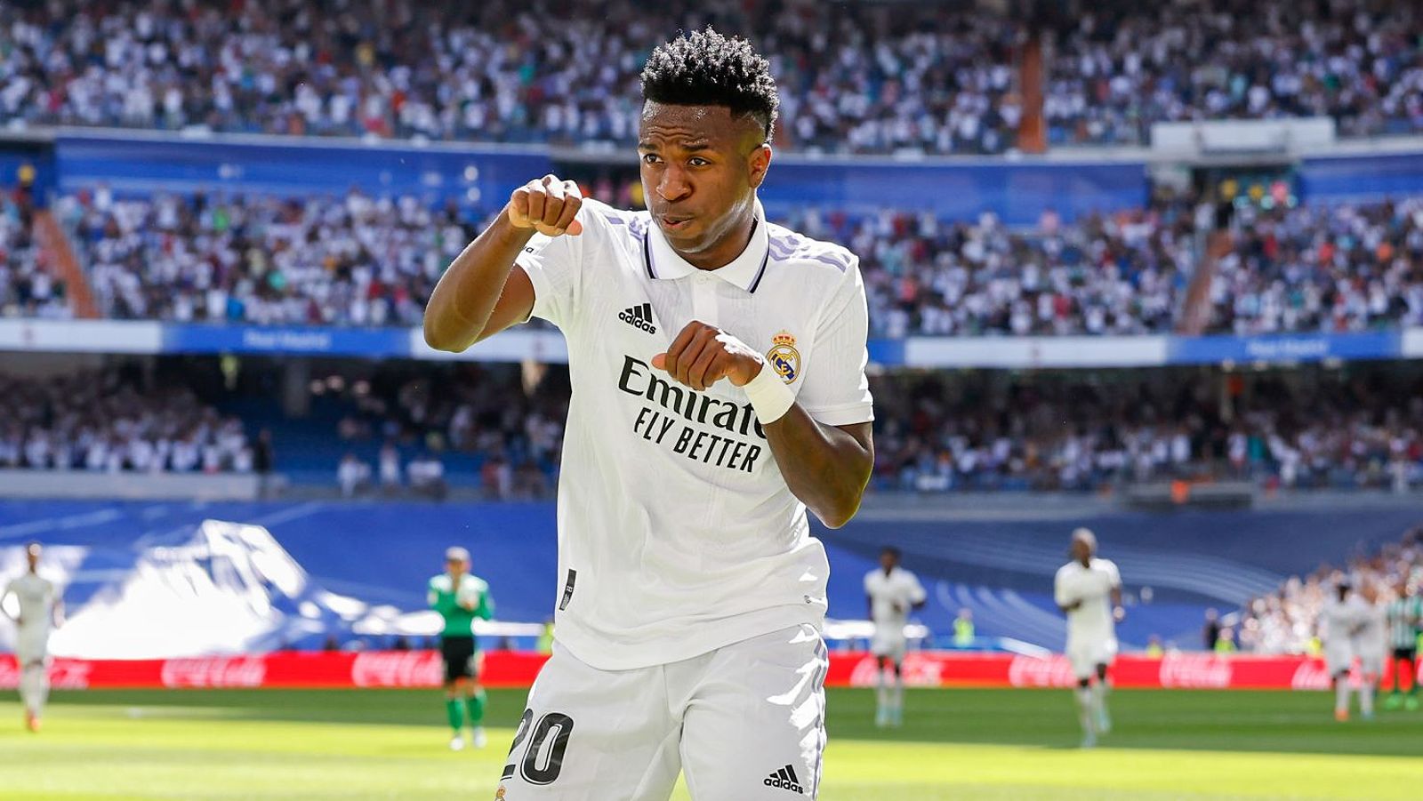 Vinicius Jr ăn mừng sau khi ghi bàn cho Real Madrid.