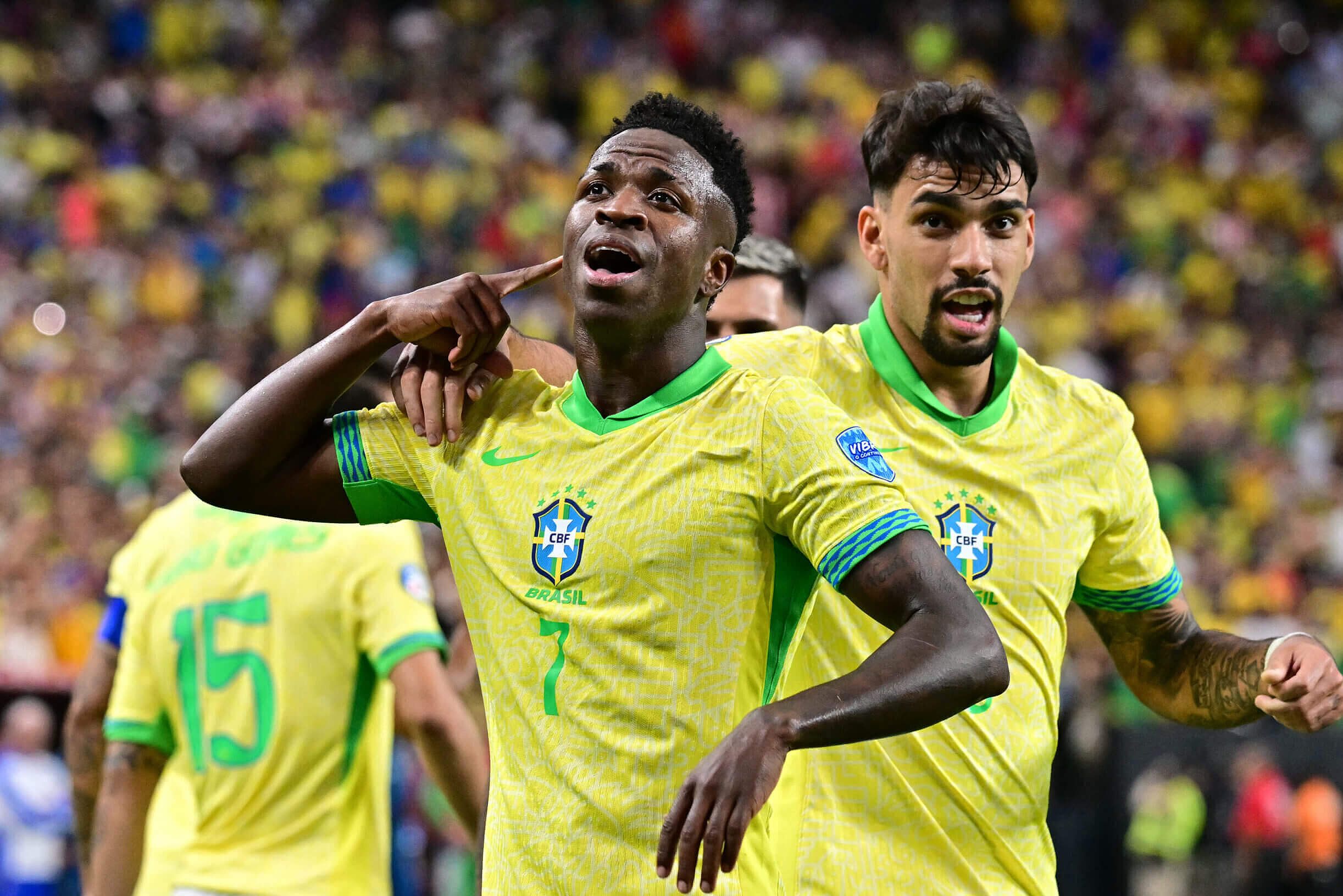 Vinicius Junior thi đấu cho đội tuyển Brazil