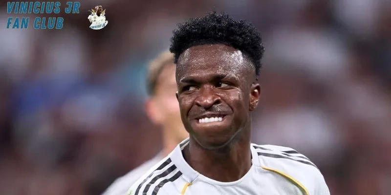 Vinicius Jr xử lý bóng bên cánh